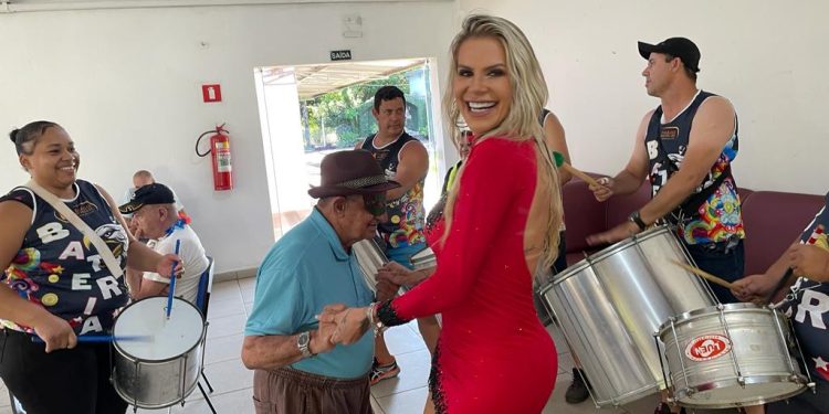Dra. Mayara Stival leva o brilho do Carnaval e solidariedade ao Solar dos Jovens de Ontem em Porto Ferreira
