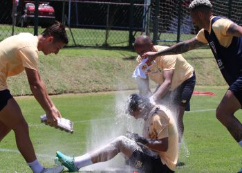 São Paulo F.C. – Aniversariante, Pablo Maia recebe o trote do elenco