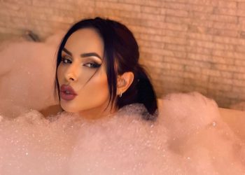 Atriz e Modelo Karina Sinopoli expressa o seu amor pela Arte