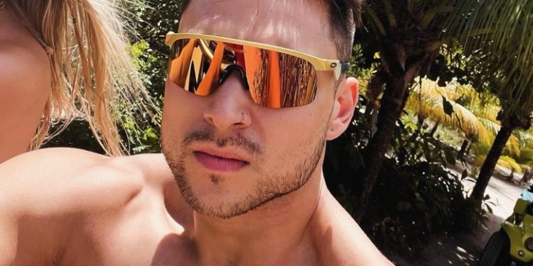 Personal Trainer Danilo Cruz Carneiro desfruta de férias paradisíacas em Maceió e prepara segredos fitness para o Carnaval