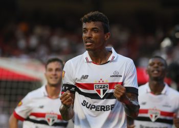 São Paulo F.C. – Luiz Gustavo sobre o gol na estreia como titular: “Me senti em casa” São Paulo F.C. – Luiz Gustavo sobre o gol na estreia como titular: “Me senti em casa”