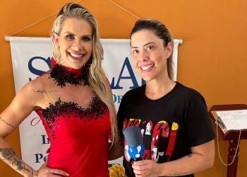 Ana Paula Alves, repórter do Tô Na Fama!, participa de ação social Carna do Bem do Beleza do Bem no solar dos idosos em Porto Ferreira