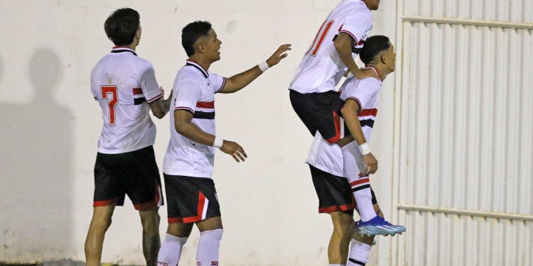 São Paulo F.C. – São Paulo vence Ferroviária e se classifica às oitavas da Copinha São Paulo F.C. – São Paulo vence Ferroviária e se classifica às oitavas da Copinha