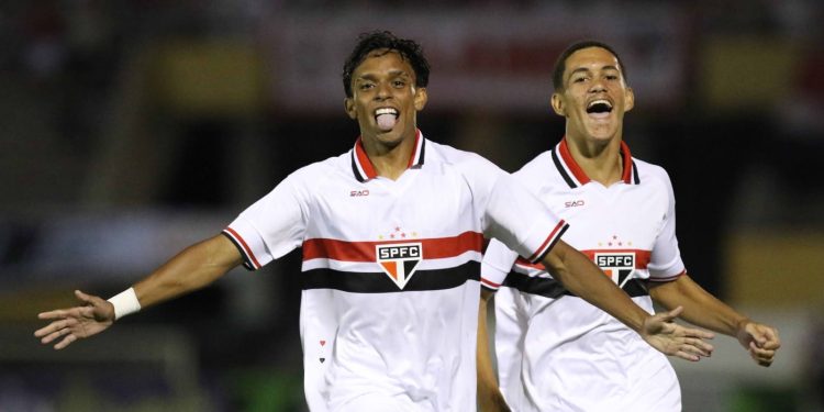 São Paulo F.C. – Tricolor goleia por 5 a 1 na estreia da Copinha São Paulo F.C. – Tricolor goleia por 5 a 1 na estreia da Copinha