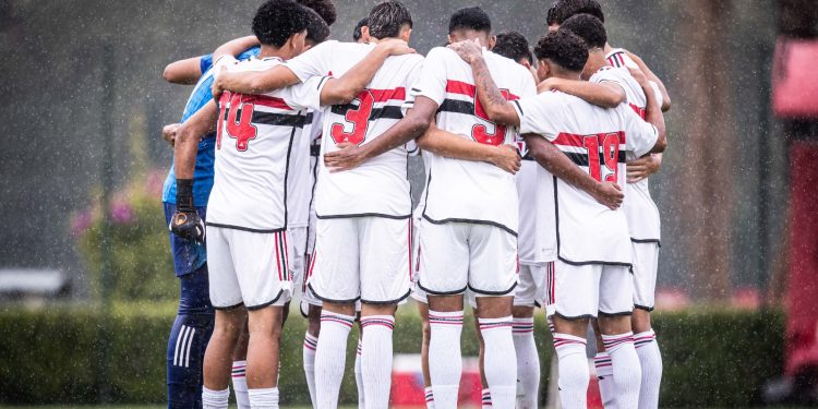 São Paulo F.C. – Sub-17 avança às semifinais da FAM Cup São Paulo F.C. – Sub-17 avança às semifinais da FAM Cup