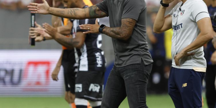 São Paulo F.C. – Carpini exalta coletividade após vitória sobre a Inter de Limeira São Paulo F.C. – Carpini exalta coletividade após vitória sobre a Inter de Limeira