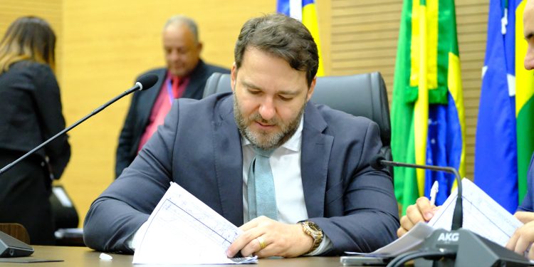 Deputado Alex Redano promove avanço cultural e esportivo com aporte de mais de R$ 899 mil em Ariquemes Deputado Alex Redano promove avanço cultural e esportivo com aporte de mais de R$ 899 mil em Ariquemes