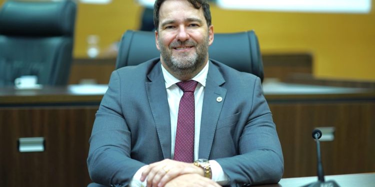 Deputado Alex Redano indica e Av. Capitão Sílvio de Ariquemes será revitalizada Deputado Alex Redano indica e Av. Capitão Sílvio de Ariquemes será revitalizada
