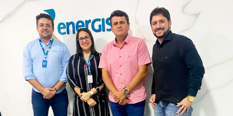 Pedro Fernandes intensifica esforços para melhorar o fornecimento de energia na Vila Nova, Alto Paraíso Pedro Fernandes intensifica esforços para melhorar o fornecimento de energia na Vila Nova, Alto Paraíso