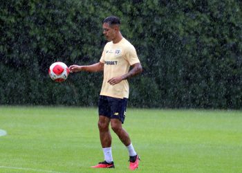 São Paulo F.C. – Terça-feira chuvosa e de treino no CT da Barra Funda