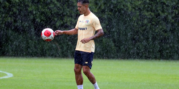 São Paulo F.C. – Terça-feira chuvosa e de treino no CT da Barra Funda