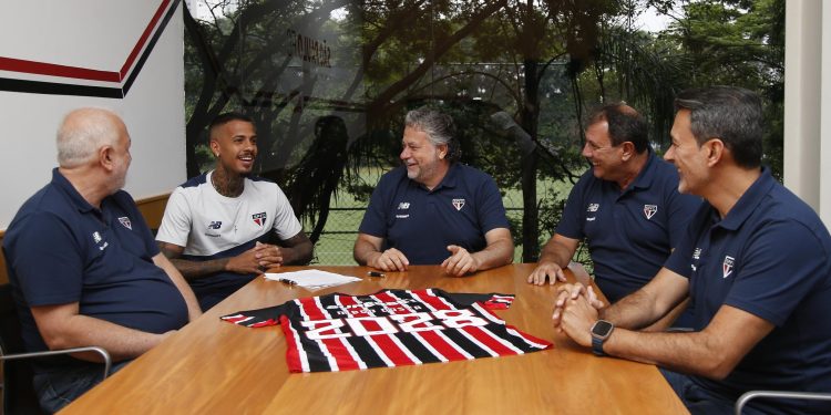 São Paulo F.C. – Diego Costa renova até 2028 São Paulo F.C. – Diego Costa renova até 2028