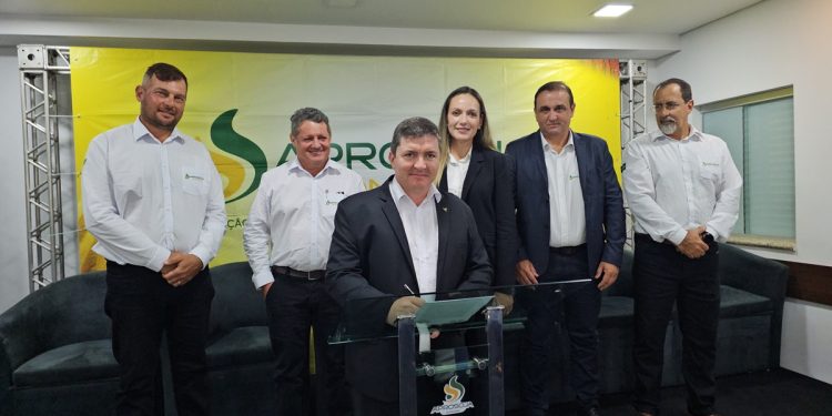 Presidente da Aprosoja-RO destaca a verticalização como estratégia contra as oscilações nos preços durante a solenidade de posse da nova diretoria