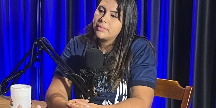 Monica Tortoreli abre o jogo sobre o autismo e o TDAH no Cast Folha Nobre
