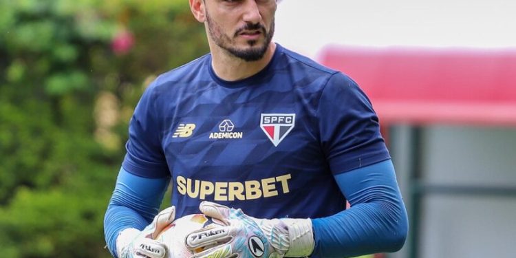 São Paulo F.C. – James se reapresenta e treina ao lado dos companheiros São Paulo F.C. – James se reapresenta e treina ao lado dos companheiros