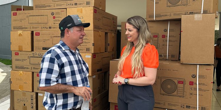 Deputado Pedro Fernandes participa de entrega de ares-condicionados para Saúde de Ariquemes