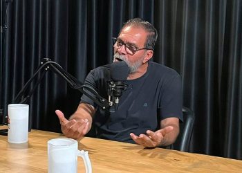 Psicólogo Sérgio Paulo conta várias histórias no Cast Folha Nobre