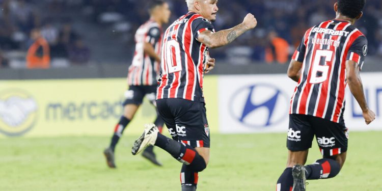 São Paulo F.C. – Luciano tem boas lembranças em duelos contra chilenos São Paulo F.C. – Luciano tem boas lembranças em duelos contra chilenos