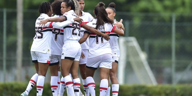 São Paulo F.C. – Aline avalia partida contra o Botafogo e destaca crescimento da equipe no campeonato São Paulo F.C. – Aline avalia partida contra o Botafogo e destaca crescimento da equipe no campeonato