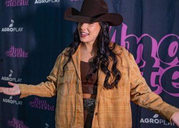 Ana Castela aposta em cinto country da Virgínia Cavalheiro durante gravação de DVD Herança Boiadeira