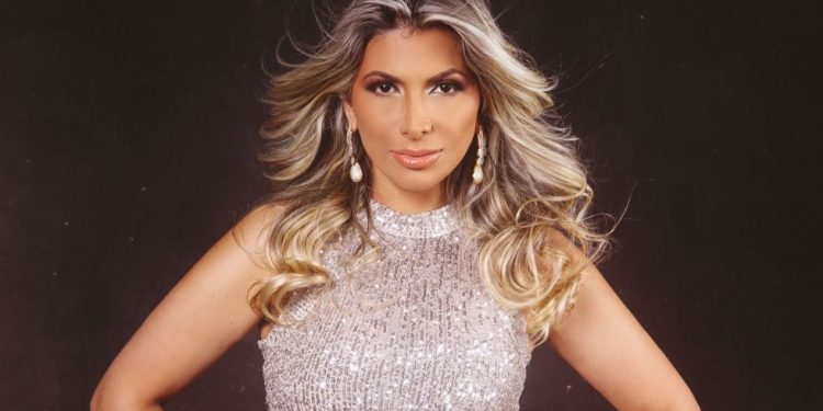 Apresentadora Fernanda Comora do grupo Record celebra o sucesso com toda Campinas e região Apresentadora Fernanda Comora do grupo Record celebra o sucesso com toda Campinas e região