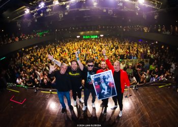 Público do Kasino curte show com formação original