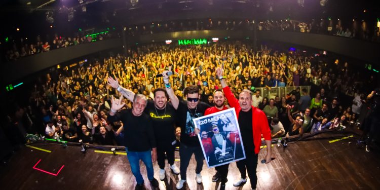 Público do Kasino curte show com formação original