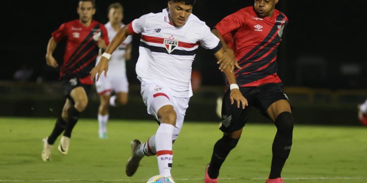 São Paulo F.C. – Sub-20 busca reação e empata com Athletico-PR na estreia do Brasileiro São Paulo F.C. – Sub-20 busca reação e empata com Athletico-PR na estreia do Brasileiro