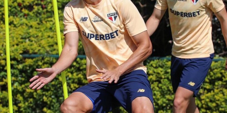 São Paulo F.C. – Tricolor finaliza preparação para enfrentar o Atlético-GO São Paulo F.C. – Tricolor finaliza preparação para enfrentar o Atlético-GO