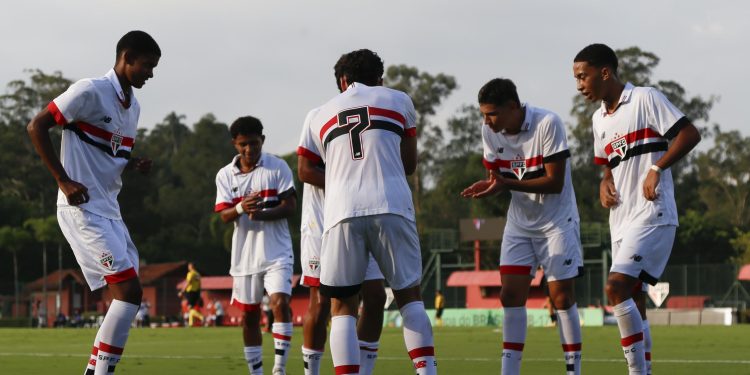 São Paulo F.C. – Sub-15 e Sub-17 entram em campo pelo Paulista neste sábado (13) São Paulo F.C. – Sub-15 e Sub-17 entram em campo pelo Paulista neste sábado (13)