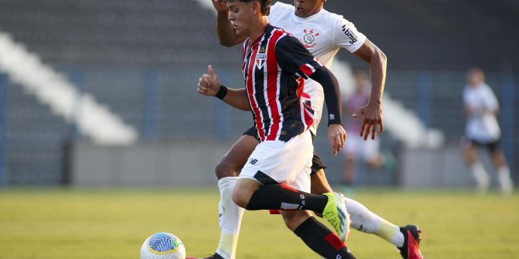 São Paulo F.C. – Sub-17 empata com Corinthians no primeiro jogo das quartas de final da Copa do Brasil São Paulo F.C. – Sub-17 empata com Corinthians no primeiro jogo das quartas de final da Copa do Brasil