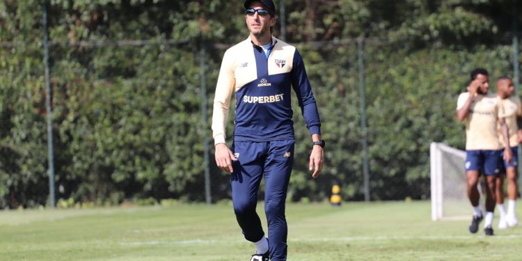 São Paulo F.C. – São Paulo se reapresenta e treina de olho no Choque-Rei São Paulo F.C. – São Paulo se reapresenta e treina de olho no Choque-Rei