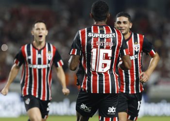 São Paulo F.C. – Luiz Gustavo celebra retorno com gol em vitória na Copa do Brasil