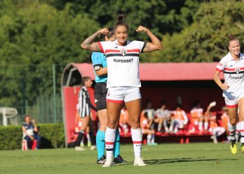 São Paulo F.C. – Laryh celebra vitória e primeiros gols marcados com a camisa tricolor