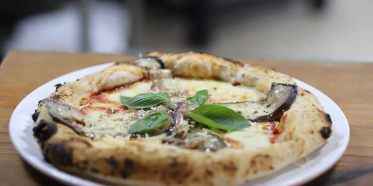 Notizia: uma pizzaria italiana na cidade de SP Notizia: uma pizzaria italiana na cidade de SP
