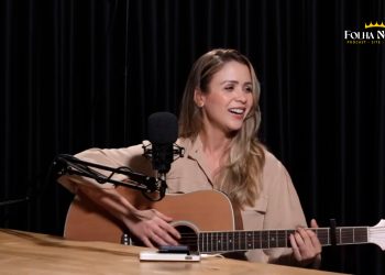 Angélica Kerr, canta e encanta no Cast Folha Nobre