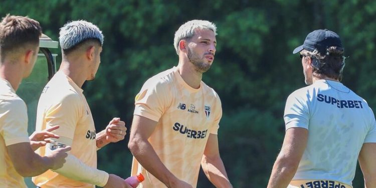 São Paulo F.C. – Elenco se reapresenta após vitória em Salvador e treina para enfrentar o Cobresal São Paulo F.C. – Elenco se reapresenta após vitória em Salvador e treina para enfrentar o Cobresal