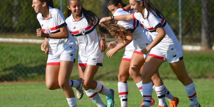São Paulo F.C. – Feminino sub-15 vence e se classifica na Nike Premier Cup São Paulo F.C. – Feminino sub-15 vence e se classifica na Nike Premier Cup