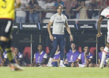 São Paulo F.C. – Zubeldía vê jogo com o Barcelona como aprendizado São Paulo F.C. – Zubeldía vê jogo com o Barcelona como aprendizado