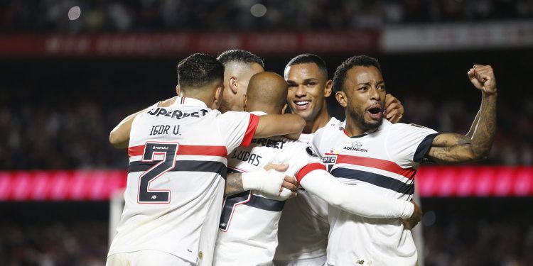 São Paulo F.C. – No MorumBIS, São Paulo vence o Talleres-ARG, pela CONMEBOL Libertadores, e assume liderança do grupo 