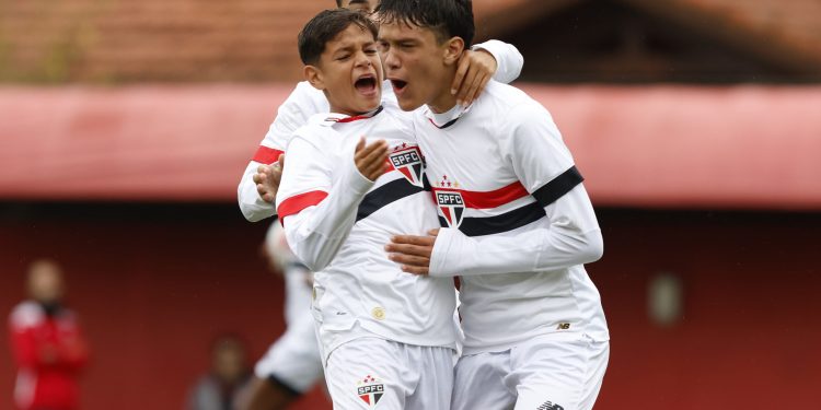 São Paulo F.C. – Sub-13 e Sub-14 goleiam pelo Campeonato Paulista São Paulo F.C. – Sub-13 e Sub-14 goleiam pelo Campeonato Paulista