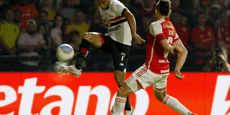 São Paulo F.C. – Lucas analisa empate e foca na preparação para o Majestoso São Paulo F.C. – Lucas analisa empate e foca na preparação para o Majestoso