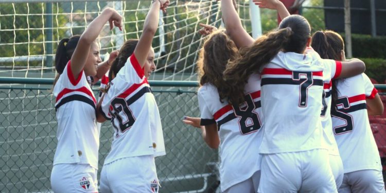 São Paulo F.C. – Feminino sub-15 vence o Santos no estadual São Paulo F.C. – Feminino sub-15 vence o Santos no estadual