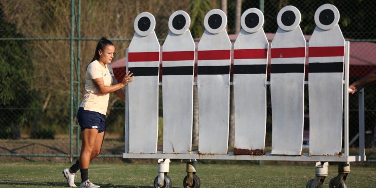São Paulo F.C. – Equipe feminina se reapresenta e treina com foco no Majestoso São Paulo F.C. – Equipe feminina se reapresenta e treina com foco no Majestoso
