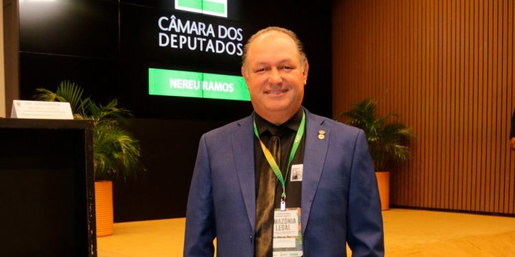 Deputado Pedro Fernandes discute regularização de terras durante reunião do Parlamento Amazônico em Brasília Deputado Pedro Fernandes discute regularização de terras durante reunião do Parlamento Amazônico em Brasília