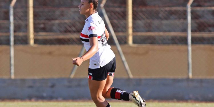 São Paulo F.C. – Dudinha marca dois gols e recebe o prêmio de Craque do Jogo