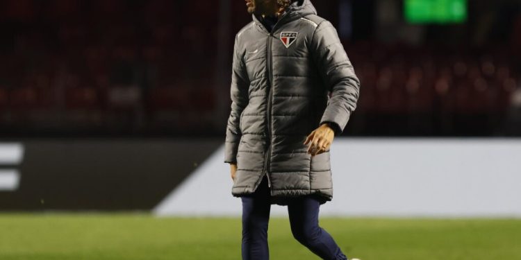 São Paulo F.C. – Zubeldía destaca dificuldade e celebra vitória sobre o Goiás São Paulo F.C. – Zubeldía destaca dificuldade e celebra vitória sobre o Goiás