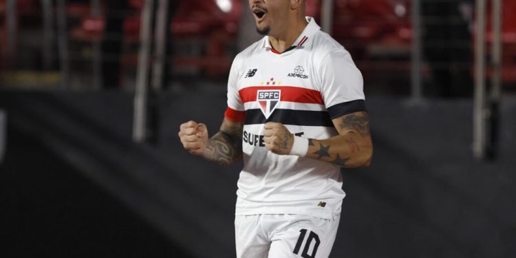 São Paulo F.C. – São Paulo vence o Goiás no jogo de ida das oitavas da Copa do Brasil São Paulo F.C. – São Paulo vence o Goiás no jogo de ida das oitavas da Copa do Brasil