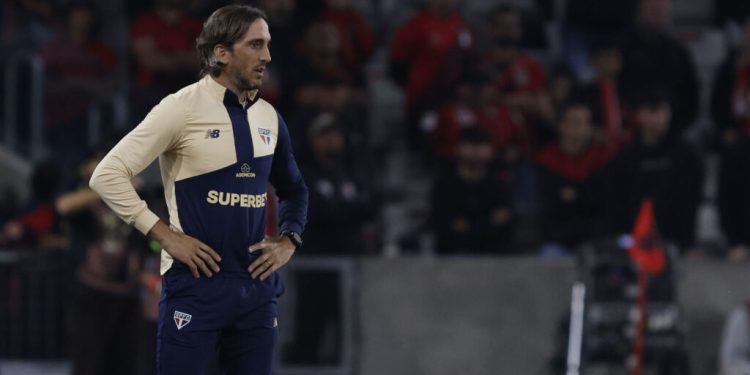 São Paulo F.C. – Zubeldía destaca vitória em Curitiba e projeta mais trabalho São Paulo F.C. – Zubeldía destaca vitória em Curitiba e projeta mais trabalho