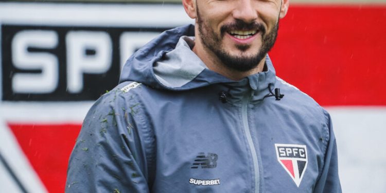 São Paulo F.C. – Feriado de chuva e trabalho no CT da Barra Funda